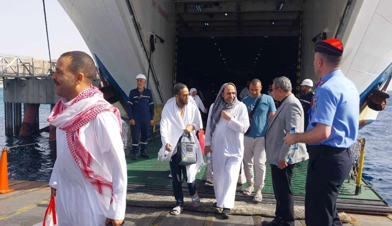 بدء أولى رحلات عودة الحجاج المصريين من الحج السياحي البري لموسم 1446هـ من مكة المكرمة بدء أولى رحلات عودة الحجاج المصريين من الحج السياحي البري لموسم 1446هـ من مكة المكرمة