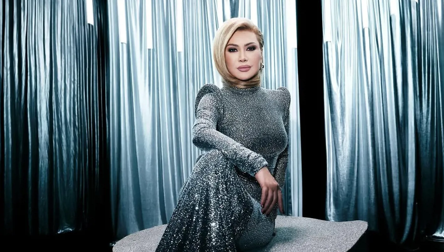 نوال الزغبي تتألق بفستان من تصميم جان لويس صبجي… وكشف عن سبب تأجيل حفلة باريس. نوال الزغبي تتألق بفستان من تصميم جان لويس صبجي… وكشف عن سبب تأجيل حفلة باريس.