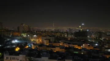 نيران ودخان كثيف يندلع من مطار مهراباد في طهران
