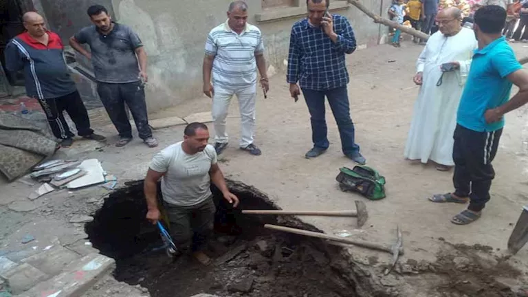 هبوط أرضي غير متوقع في قرية زوير بالمنوفية (صور) هبوط أرضي غير متوقع في قرية زوير بالمنوفية (صور)