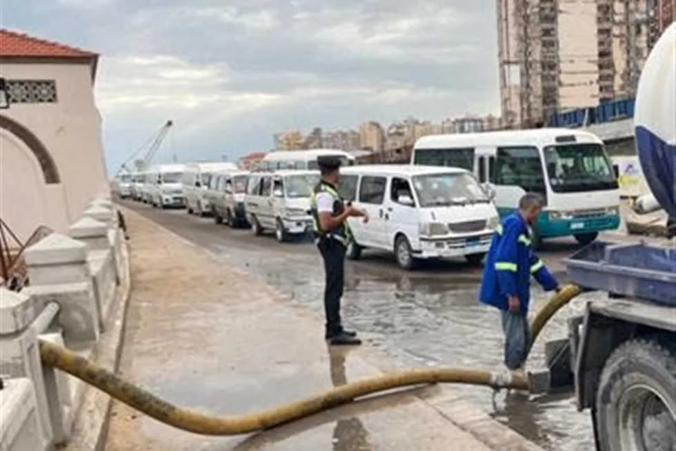هشام العسكري: عاصفة الإسكندرية تعادل إعصارًا.. ولا صحة لمخاوف «تسونامي البحر الأبيض المتوسط» هشام العسكري: عاصفة الإسكندرية تعادل إعصارًا.. ولا صحة لمخاوف «تسونامي البحر الأبيض المتوسط»