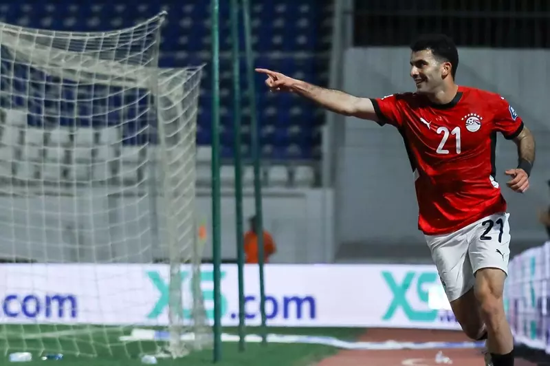 هل يمكن لزيزو إنهاء عقده مع الزمالك للانضمام إلى الأهلي في المونديال؟ (حسب اللوائح) هل يمكن لزيزو إنهاء عقده مع الزمالك للانضمام إلى الأهلي في المونديال؟ (حسب اللوائح)