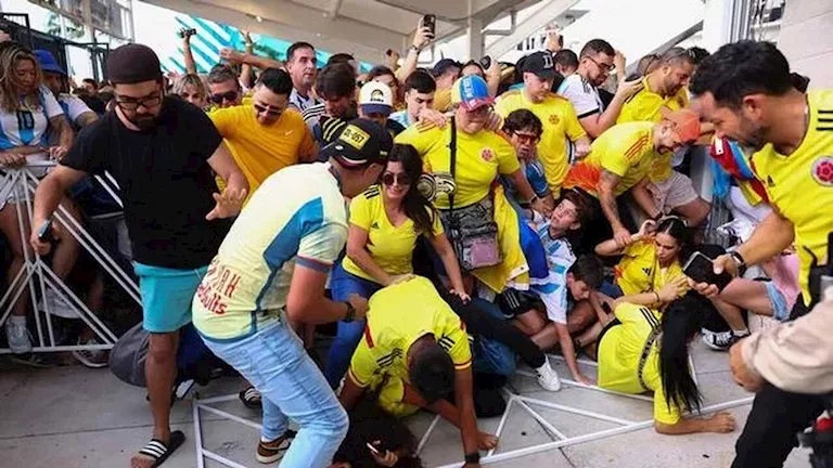 هل يمكن لمباراة الأهلي وإنتر ميامي أن تُنسى أحداث كارثة كوبا أمريكا؟ هل يمكن لمباراة الأهلي وإنتر ميامي أن تُنسى أحداث كارثة كوبا أمريكا؟