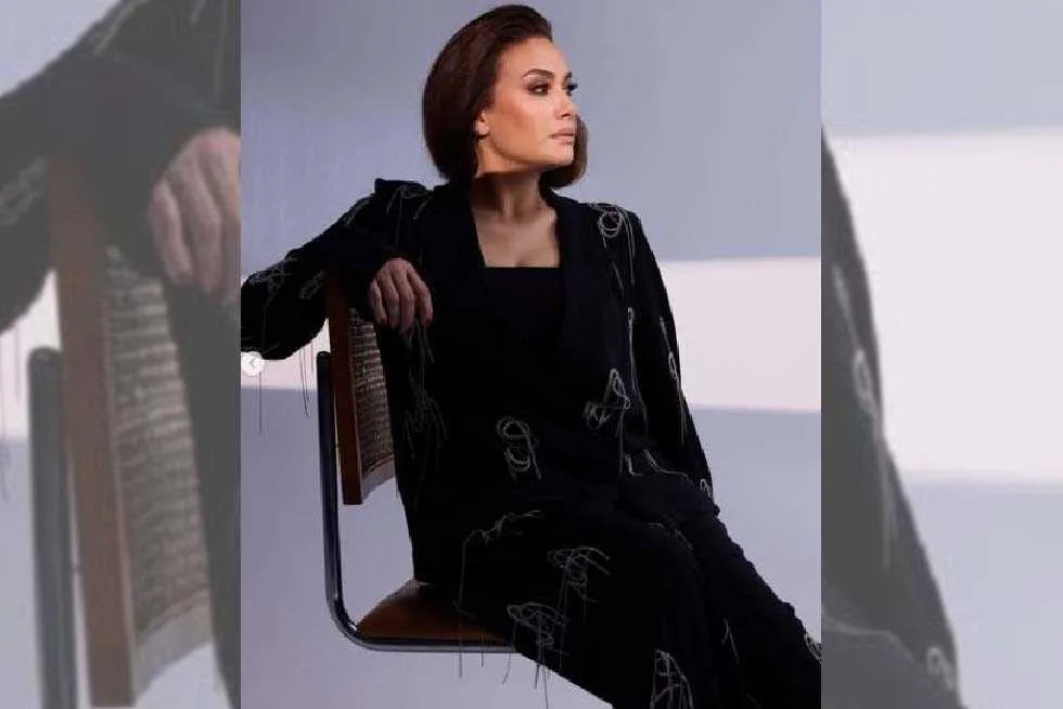هند صبري تتحدى أسرار غامضة في «عسل أحمر» (تفاصيل) هند صبري تتحدى أسرار غامضة في «عسل أحمر» (تفاصيل)