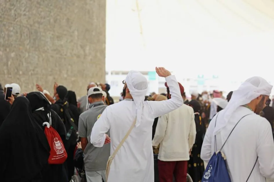 هيئة الحجّاج تواصل جهودها لاستكمال المناسك براحة وأمان هيئة الحجّاج تواصل جهودها لاستكمال المناسك براحة وأمان