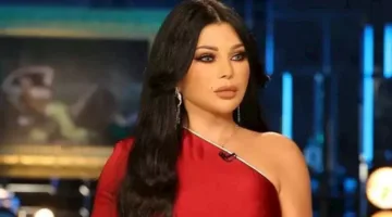 هيفاء وهبي تواجه موقفًا محرجًا وتتفادى السقوط على الأرض.