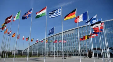 واشنطن تمارس الضغوط والدول الأوروبية في موقف حائر: قضايا الإنفاق الدفاعي تزعزع استقرار «الناتو»