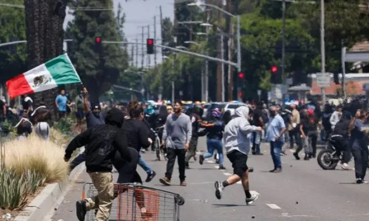 واشنطن تناقش انتشار القوات العسكرية في مدن إضافية مع تزايد الاحتجاجات واشنطن تناقش انتشار القوات العسكرية في مدن إضافية مع تزايد الاحتجاجات