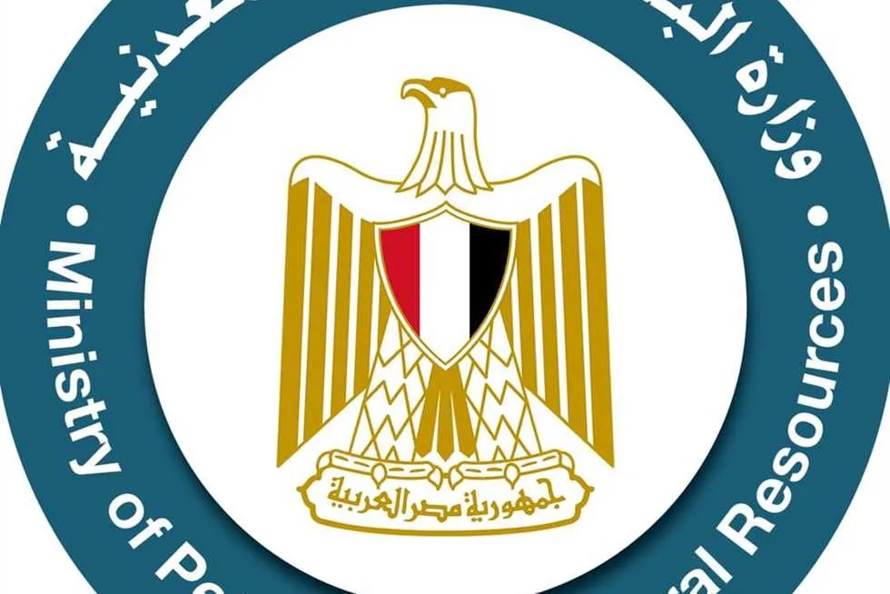 وزارة البترول تكشف عن نتائج مزايدة الرمال الزجاجية والكاولين في الصحراء الشرقية وزارة البترول تكشف عن نتائج مزايدة الرمال الزجاجية والكاولين في الصحراء الشرقية