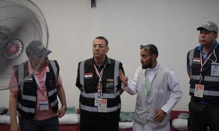 وزارة الداخلية تنتهي من نقل أسر شهداء الشرطة إلى عرفات وزارة الداخلية تنتهي من نقل أسر شهداء الشرطة إلى عرفات