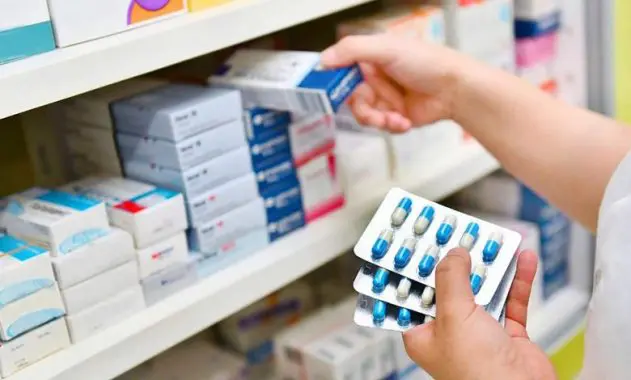 وزارة الصحة تطلق تخفيضات جديدة على أسعار 17 دواءً لصالح المستشفيات والجمهور. وزارة الصحة تطلق تخفيضات جديدة على أسعار 17 دواءً لصالح المستشفيات والجمهور.