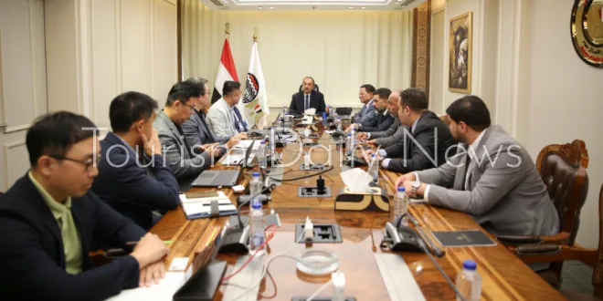 وزير الأعمال يتشاور مع وفد من Global SAE-A الكورية لاستكشاف فرص الاستثمار وزير الأعمال يتشاور مع وفد من Global SAE-A الكورية لاستكشاف فرص الاستثمار