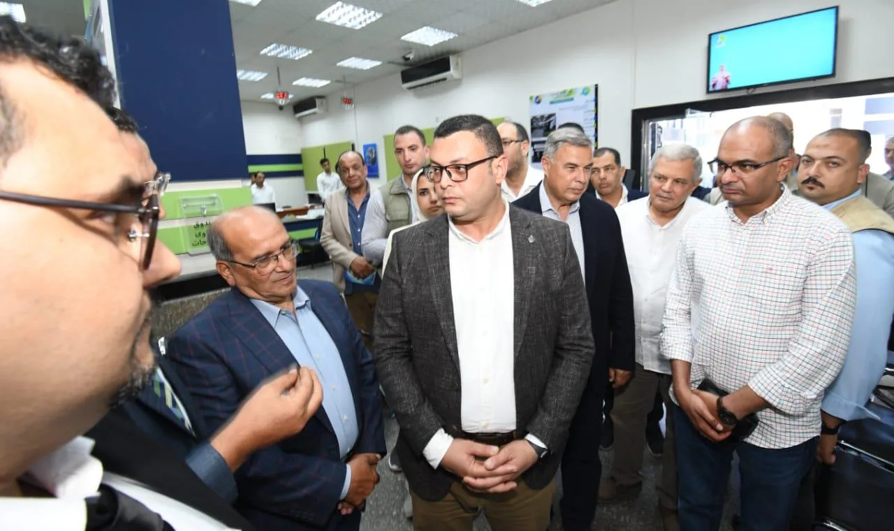 وزير الإسكان ومحافظ الإسكندرية يتابعان نظامي مياه الشرب والصرف الصحي ويصدران توجيهات بتقديم الحلول السريعة للمناطق الملتهبة. وزير الإسكان ومحافظ الإسكندرية يتابعان نظامي مياه الشرب والصرف الصحي ويصدران توجيهات بتقديم الحلول السريعة للمناطق الملتهبة.