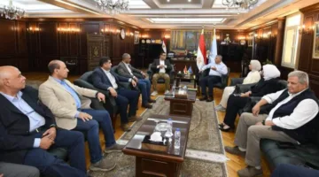 وزير الإسكان ومحافظ الإسكندرية يجتمعان لمراجعة المشاريع التعاونية