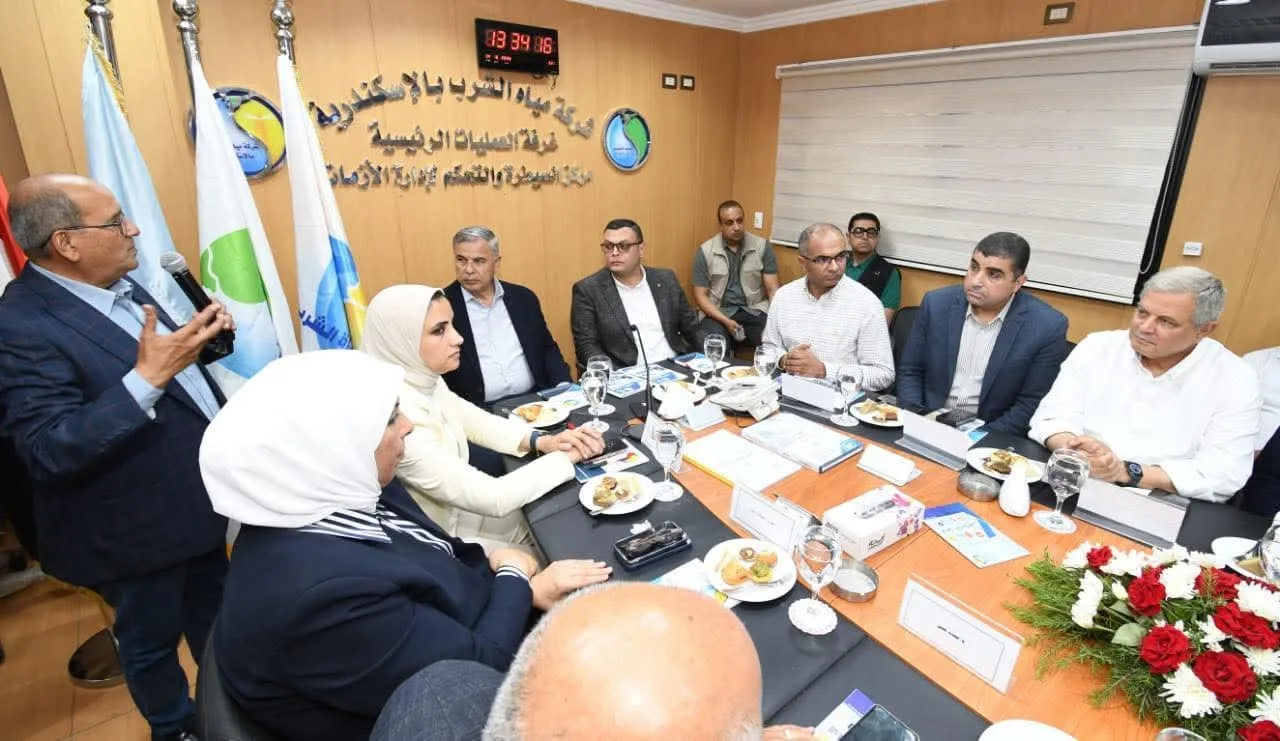 وزير الإسكان ومحافظ الإسكندرية يراقبان تقدم العمل في نظامي مياه الشرب والصرف الصحي وزير الإسكان ومحافظ الإسكندرية يراقبان تقدم العمل في نظامي مياه الشرب والصرف الصحي