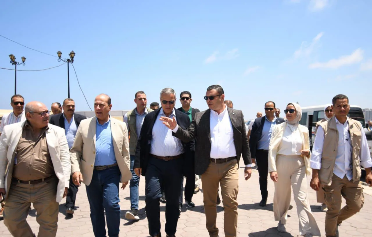 وزير الإسكان ومحافظ الإسكندرية يطلعون على تحسين الكورنيش وتجديد واجهات بعض المباني في المحافظة وزير الإسكان ومحافظ الإسكندرية يطلعون على تحسين الكورنيش وتجديد واجهات بعض المباني في المحافظة