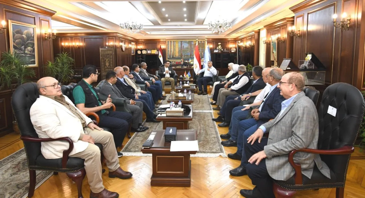 وزير الإسكان ومحافظ الإسكندرية يعقدان لقاءً لمراجعة قضايا العمل والمشروعات المشتركة وزير الإسكان ومحافظ الإسكندرية يعقدان لقاءً لمراجعة قضايا العمل والمشروعات المشتركة