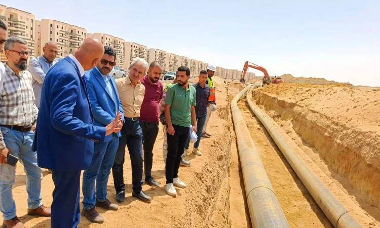 وزير الإسكان يراقب تقدم مشروعات المرافق في مدينة العبور الجديدة وزير الإسكان يراقب تقدم مشروعات المرافق في مدينة العبور الجديدة