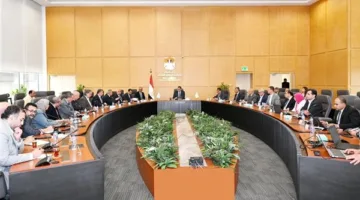 وزير الإسكان يُراقب تقدم مشروعات الخدمات العامة في المحافظات