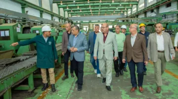 وزير الإنتاج الحربي يراقب خطوات التصنيع في شركة حلوان للصناعات الهندسية (المصنع 99 الحربي)