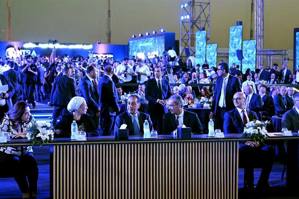 وزير الاتصالات: استثمار 2.7 مليار دولار منذ 2019 لتعزيز البنية التحتية وزير الاتصالات: استثمار 2.7 مليار دولار منذ 2019 لتعزيز البنية التحتية