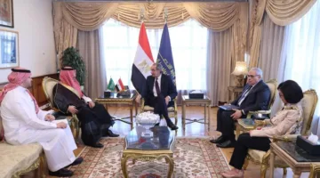 وزير الاتصالات يستعرض فرص التعاون الجديدة مع السفير السعودي في مصر
