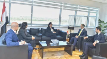 وزير الاستثمار يلتقي مسؤولي شركة AXA العالمية المتخصصة في التأمين الصحي وتأمينات الحياة