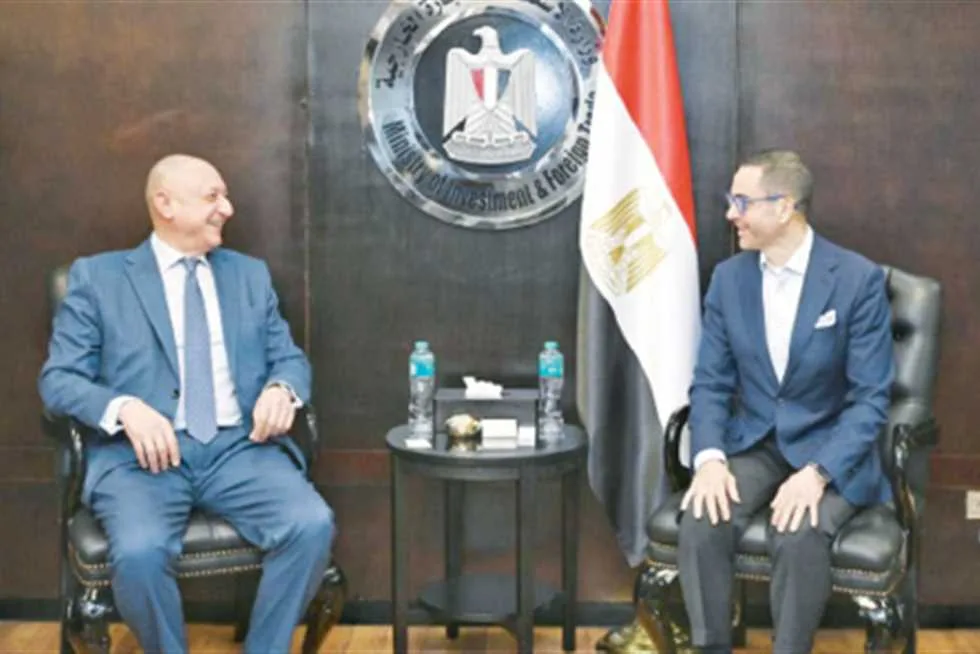 وزير الاستثمار يناقش مع مسؤولي أبل فرص الاستثمارات في مصر