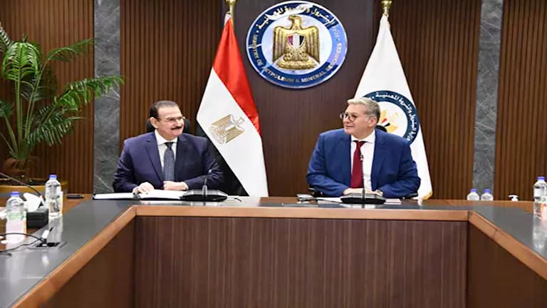 وزير البترول يتناول آخر تطورات مشروع أبوطرطور لإنتاج حمض الفوسفوريك وزير البترول يتناول آخر تطورات مشروع أبوطرطور لإنتاج حمض الفوسفوريك