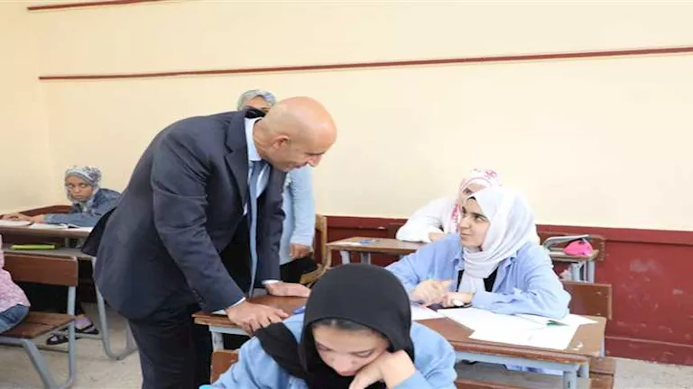 وزير التربية يتابع عن كثب: أحداث اليوم الأول من امتحانات الثانوية العامة وزير التربية يتابع عن كثب: أحداث اليوم الأول من امتحانات الثانوية العامة