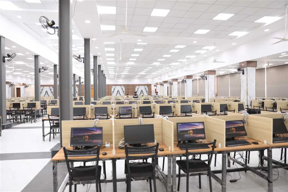 وزير التعليم العالي: مشروع رئاسي لافتتاح مدينة جامعية مشابهة لباريس في العاصمة الإدارية وزير التعليم العالي: مشروع رئاسي لافتتاح مدينة جامعية مشابهة لباريس في العاصمة الإدارية