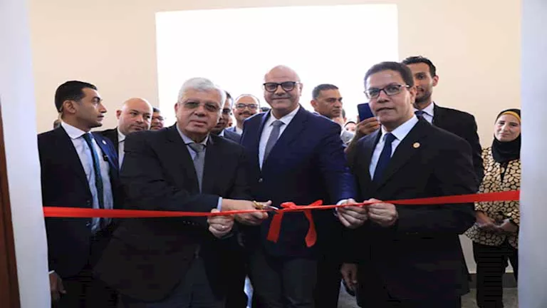 وزير التعليم العالي يدشن تحديث مستشفى الجراحة في جامعة بنها – صور