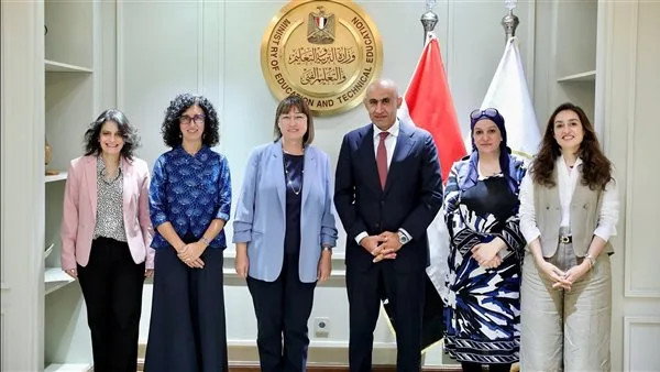 وزير التعليم ومنسق الأمم المتحدة المقيم يناقشان تعزيز نظام التعليم ما قبل الجامعي وزير التعليم ومنسق الأمم المتحدة المقيم يناقشان تعزيز نظام التعليم ما قبل الجامعي