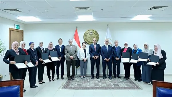 وزير التعليم ونائب رئيس “جايكا” يكرمان الدفعة الرابعة من مدربي أنشطة التوكاتسو وزير التعليم ونائب رئيس “جايكا” يكرمان الدفعة الرابعة من مدربي أنشطة التوكاتسو