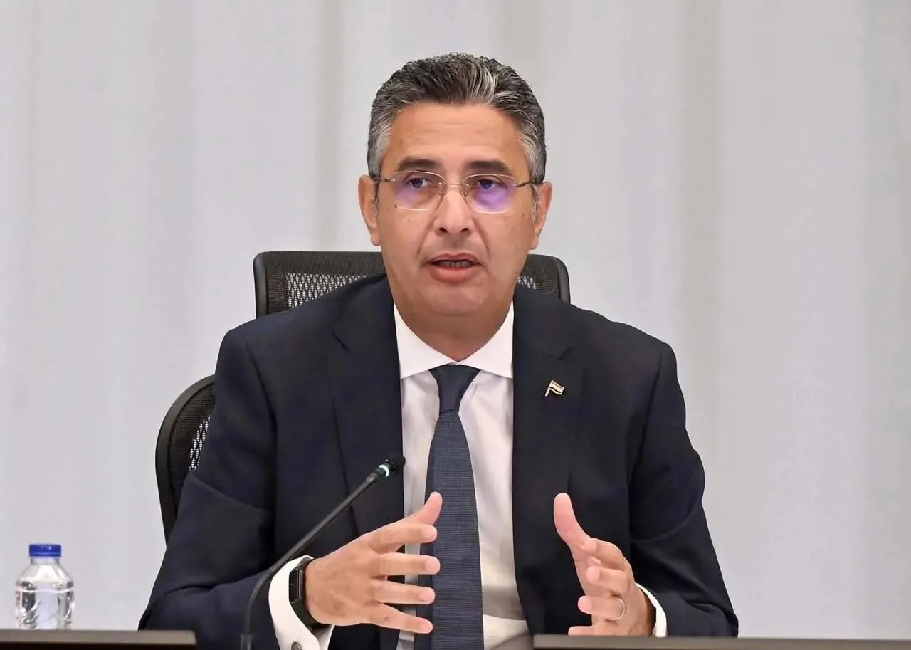 وزير التموين: لدينا مخزون وفير من السلع الأساسية يكفي لأكثر من 6 أشهر.. ومستعدون للتعامل مع أي تطورات جديدة. وزير التموين: لدينا مخزون وفير من السلع الأساسية يكفي لأكثر من 6 أشهر.. ومستعدون للتعامل مع أي تطورات جديدة.