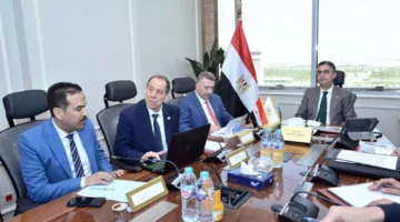 وزير التموين يتباحث مع شركة السكر حول زيادة الإنتاج المحلي والحد من الاعتماد على الواردات.