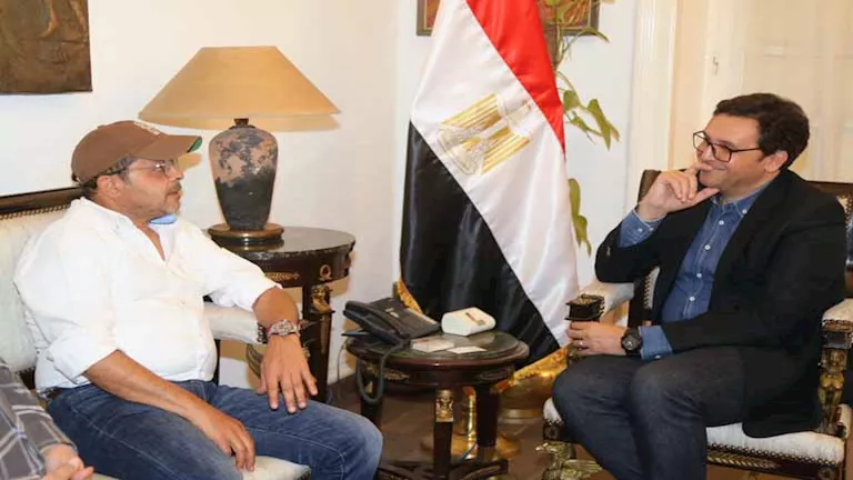 وزير الثقافة يجتمع مع محمد هنيدي لإطلاق عروض مسرحية في المحافظات وزير الثقافة يجتمع مع محمد هنيدي لإطلاق عروض مسرحية في المحافظات