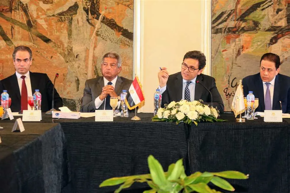 وزير الثقافة يرأس اجتماعًا لمناقشة توصيات لجنة دراسة التأثيرات الاجتماعية للإعلام والدراما تمهيدًا لرفعها إلى رئيس الوزراء. وزير الثقافة يرأس اجتماعًا لمناقشة توصيات لجنة دراسة التأثيرات الاجتماعية للإعلام والدراما تمهيدًا لرفعها إلى رئيس الوزراء.