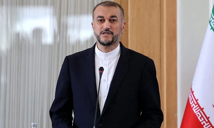وزير الخارجية الإيراني: قرار مجلس المحافظين أعقد مفاوضاتنا مع الولايات المتحدة وزير الخارجية الإيراني: قرار مجلس المحافظين أعقد مفاوضاتنا مع الولايات المتحدة