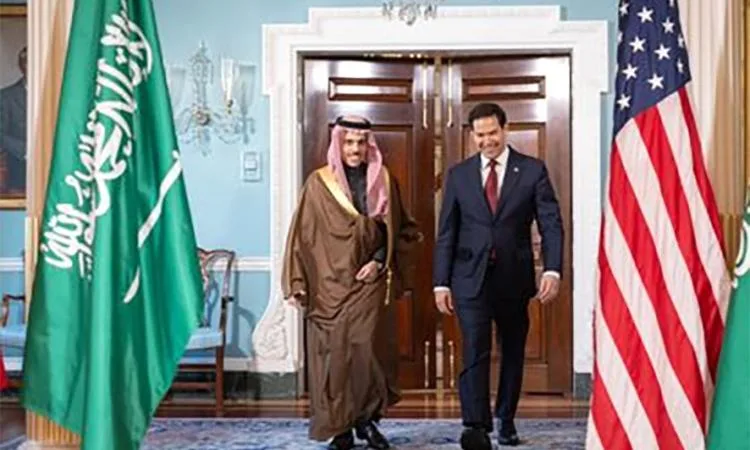 وزير الخارجية السعودي والأمريكي يتناولان المستجدات الإقليمية والدولية وزير الخارجية السعودي والأمريكي يتناولان المستجدات الإقليمية والدولية