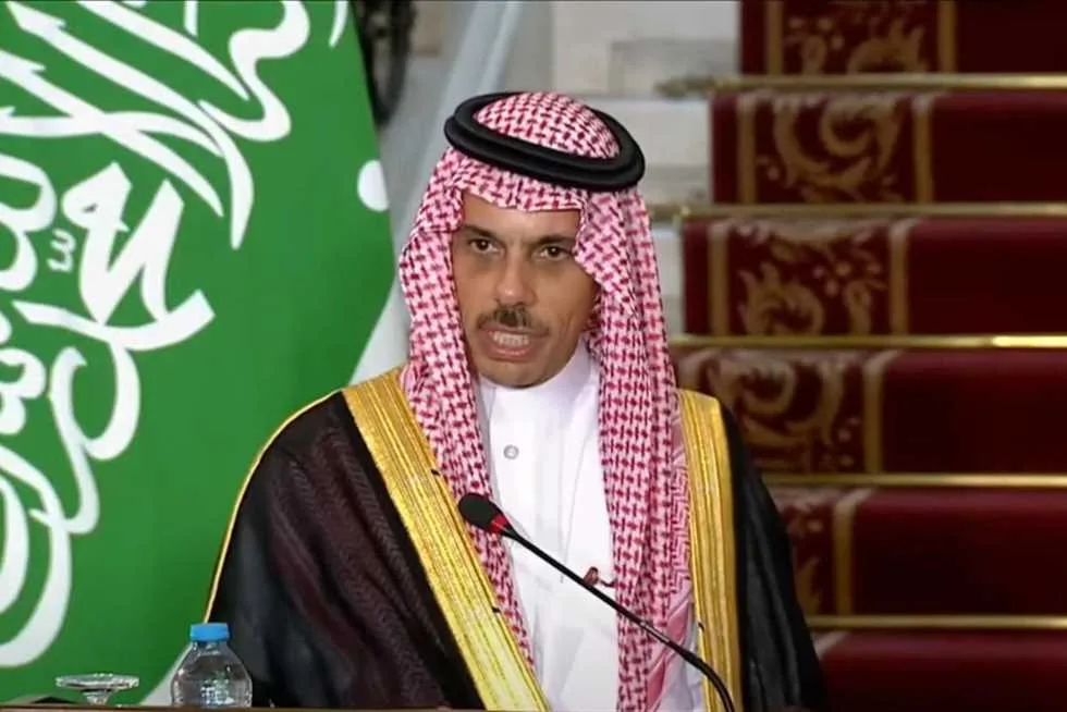 وزير الخارجية السعودي يتحدث مع نظيره الإيراني: الهجوم الإسرائيلي يعيق مساعي التهدئة وزير الخارجية السعودي يتحدث مع نظيره الإيراني: الهجوم الإسرائيلي يعيق مساعي التهدئة