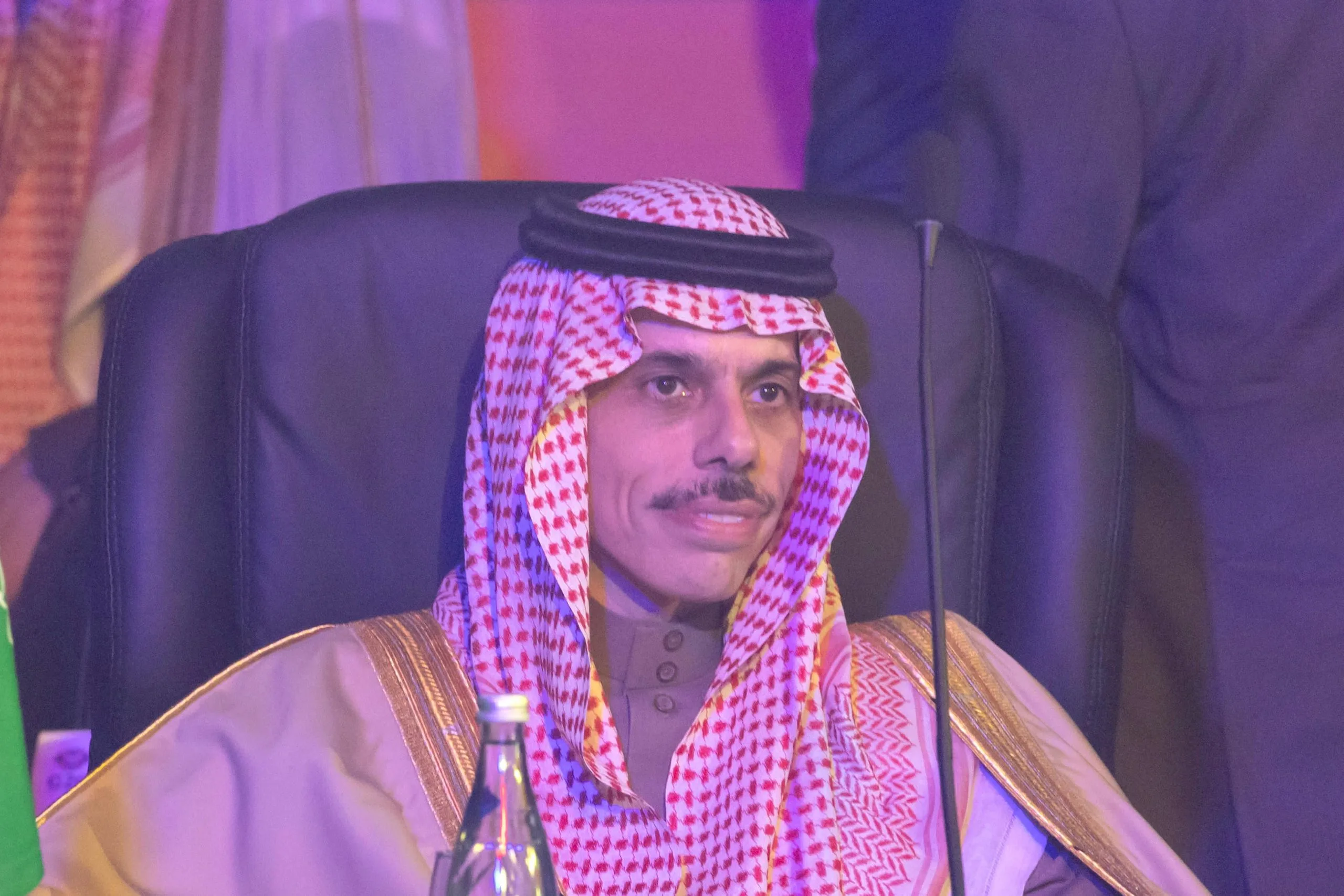 وزير الخارجية يتواصل هاتفياً مع رئيس وزراء فلسطين لمناقشة المستجدات الأخيرة في المنطقة. وزير الخارجية يتواصل هاتفياً مع رئيس وزراء فلسطين لمناقشة المستجدات الأخيرة في المنطقة.