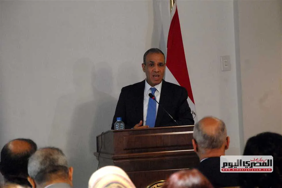 وزير الخارجية يطمئن نظيره الإيراني باستمرار مصر في تقديم الدعم للبنان. وزير الخارجية يطمئن نظيره الإيراني باستمرار مصر في تقديم الدعم للبنان.