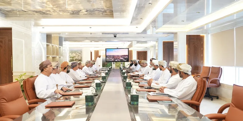 وزير الداخلية يناقش المشاريع التنموية مع أعضاء مجلس الشورى وزير الداخلية يناقش المشاريع التنموية مع أعضاء مجلس الشورى
