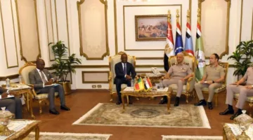 وزير الدفاع يناقش التطورات الإقليمية والدولية مع وزير خارجية بنين