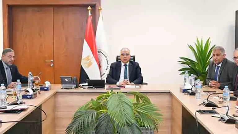 وزير الري: نؤكد التزامنا بتوفير المياه اللازمة للمستفيدين بالكميات المطلوبة. وزير الري: نؤكد التزامنا بتوفير المياه اللازمة للمستفيدين بالكميات المطلوبة.