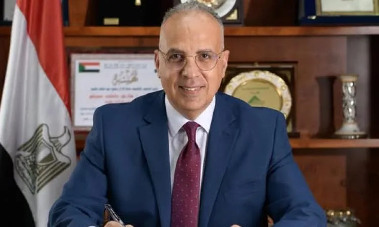وزير الري يطلب زيادة تدفق المياه في الترع بشكل مستمر وزير الري يطلب زيادة تدفق المياه في الترع بشكل مستمر