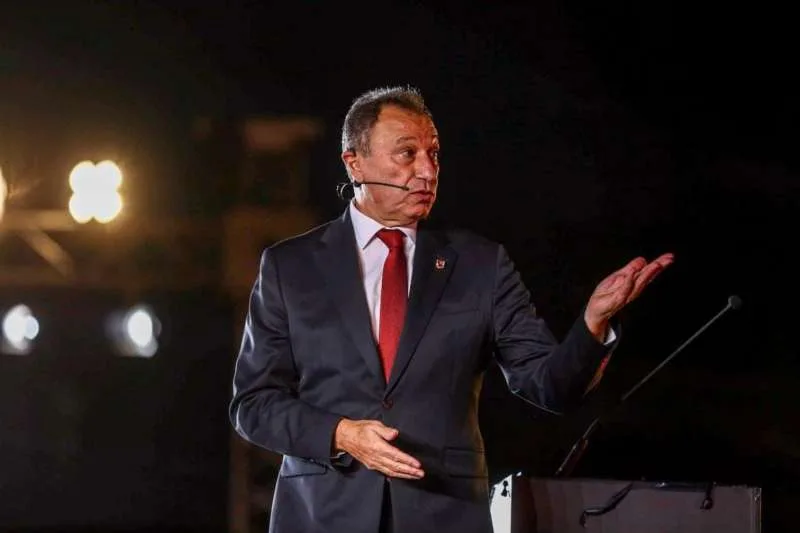 وزير الرياضة: لم أسمح بإهانة الأهلي بسبب الهدايا الأجنبية، ولم أتخذ قانوناً لإقالة الخطيب وزير الرياضة: لم أسمح بإهانة الأهلي بسبب الهدايا الأجنبية، ولم أتخذ قانوناً لإقالة الخطيب