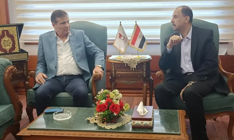 وزير الزراعة يتناول مع محافظ سوهاج سبل تحسين التنمية الزراعية ومساندة الفلاحين. وزير الزراعة يتناول مع محافظ سوهاج سبل تحسين التنمية الزراعية ومساندة الفلاحين.