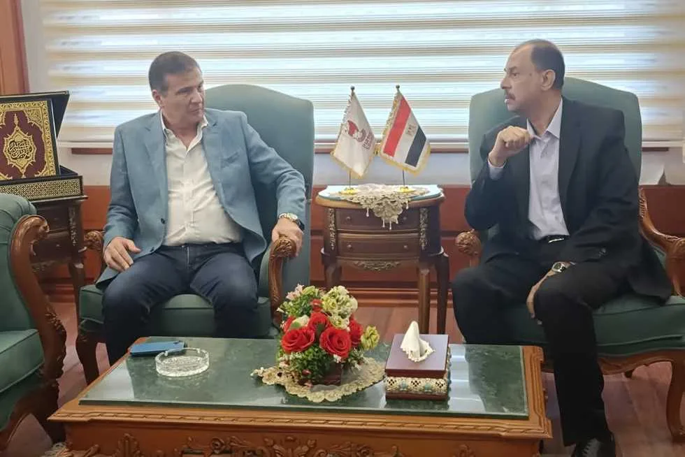 وزير الزراعة يتناول مع محافظ سوهاج سبل تعزيز التنمية ومساندة المزارعين. وزير الزراعة يتناول مع محافظ سوهاج سبل تعزيز التنمية ومساندة المزارعين.